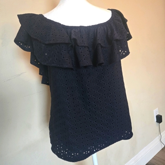 Tommy Hilfiger Women's Black off shoulder Ruffle Eyelet Top - Picture 2 of 7